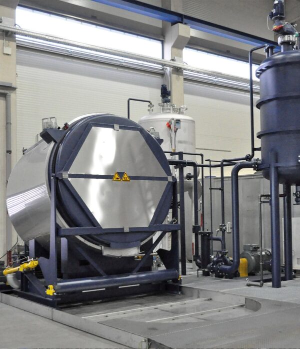 Skm tank cleaning. Cleans containers on the in- and outside with spray nozzles.