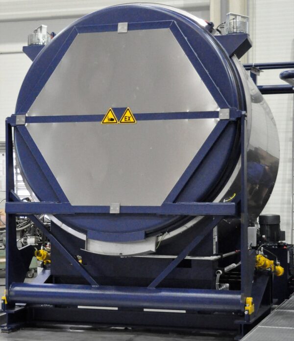 Skm tank cleaning. Cleans containers on the in- and outside with spray nozzles.